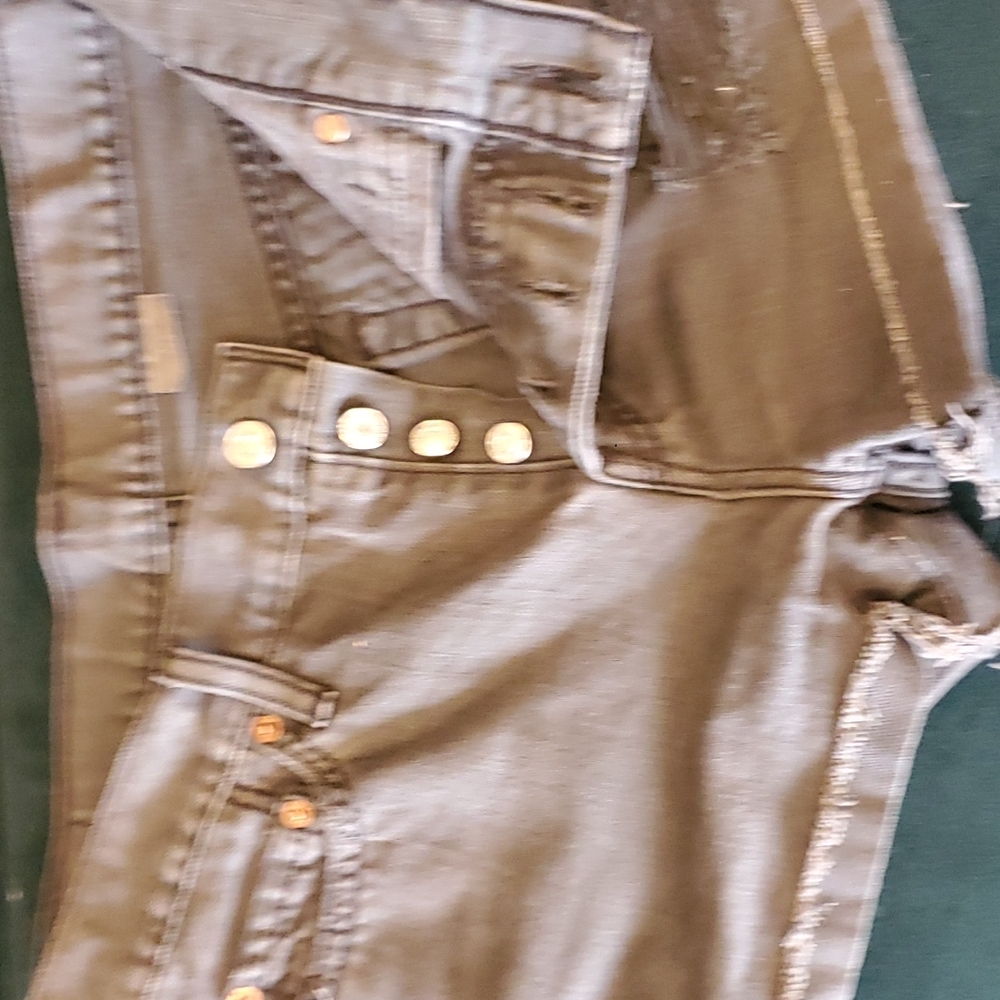 Levi's distressed grey shorts - Picture 2 of 3